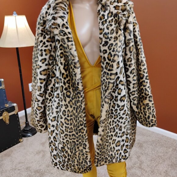 Calvin Klein Leopard Print Faux Fur Coat | One Size | Like New - Picture 3 of 9
